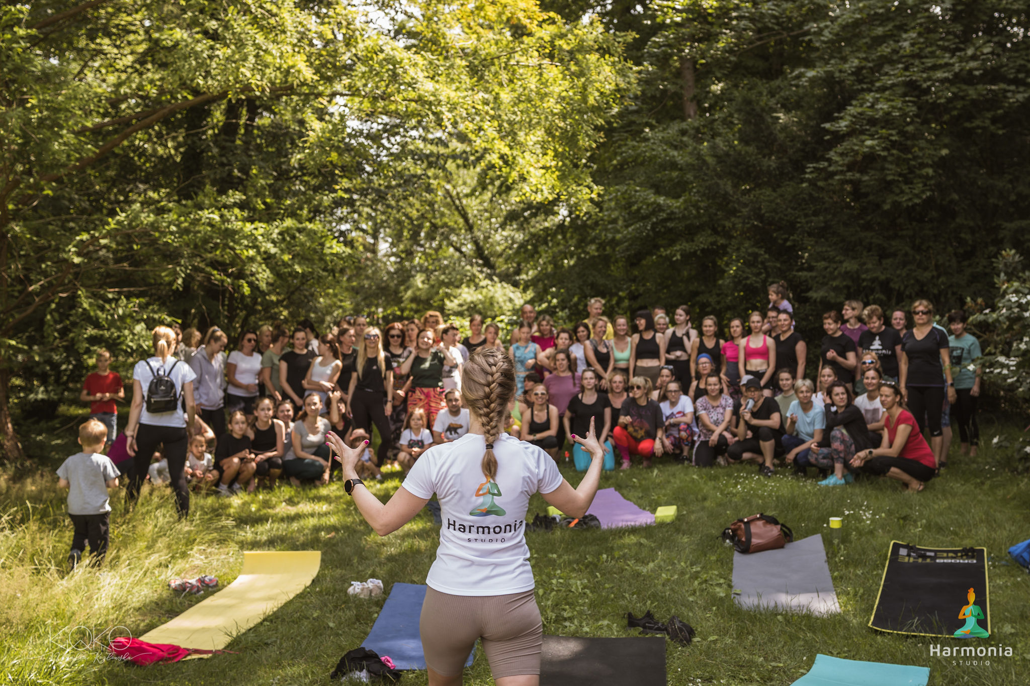 Joga na trawie w Arboretum